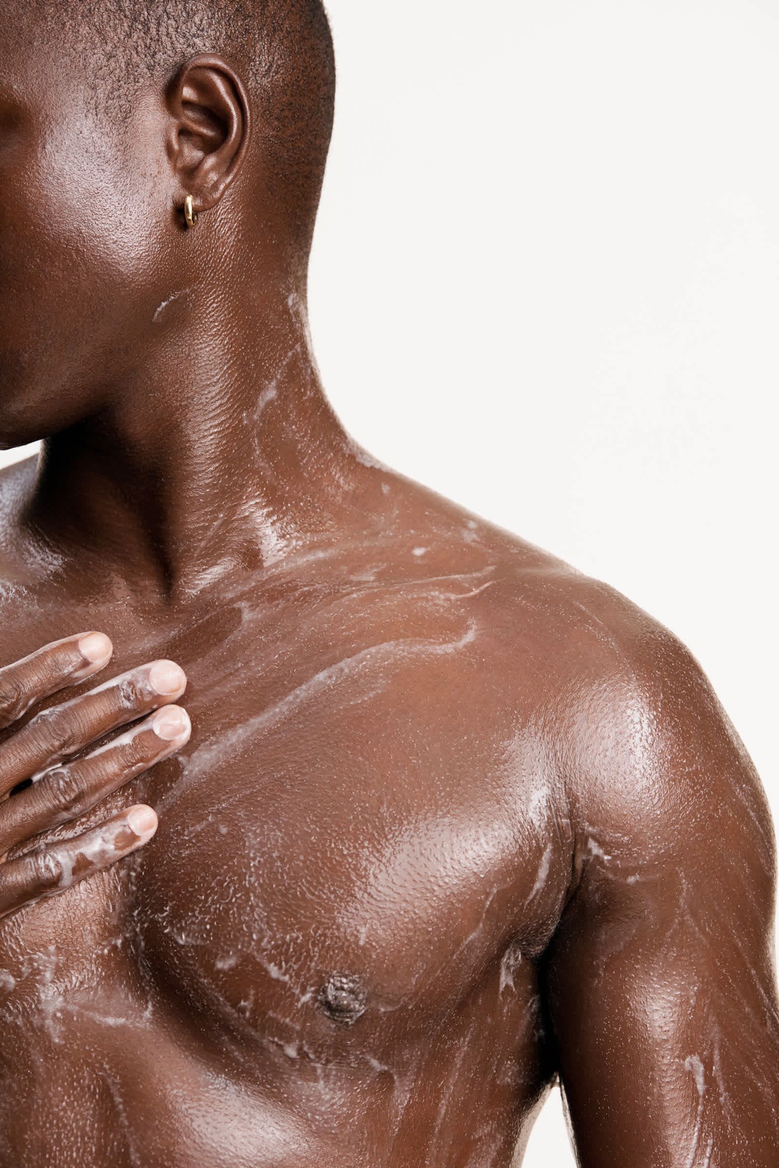 Versed_Mohamed_BodyScrub_Application_238_HR_RGB.jpg